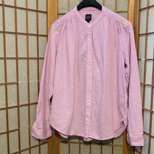 GAP women’s Light Pink Long-Sleeve Button-Down Shirt